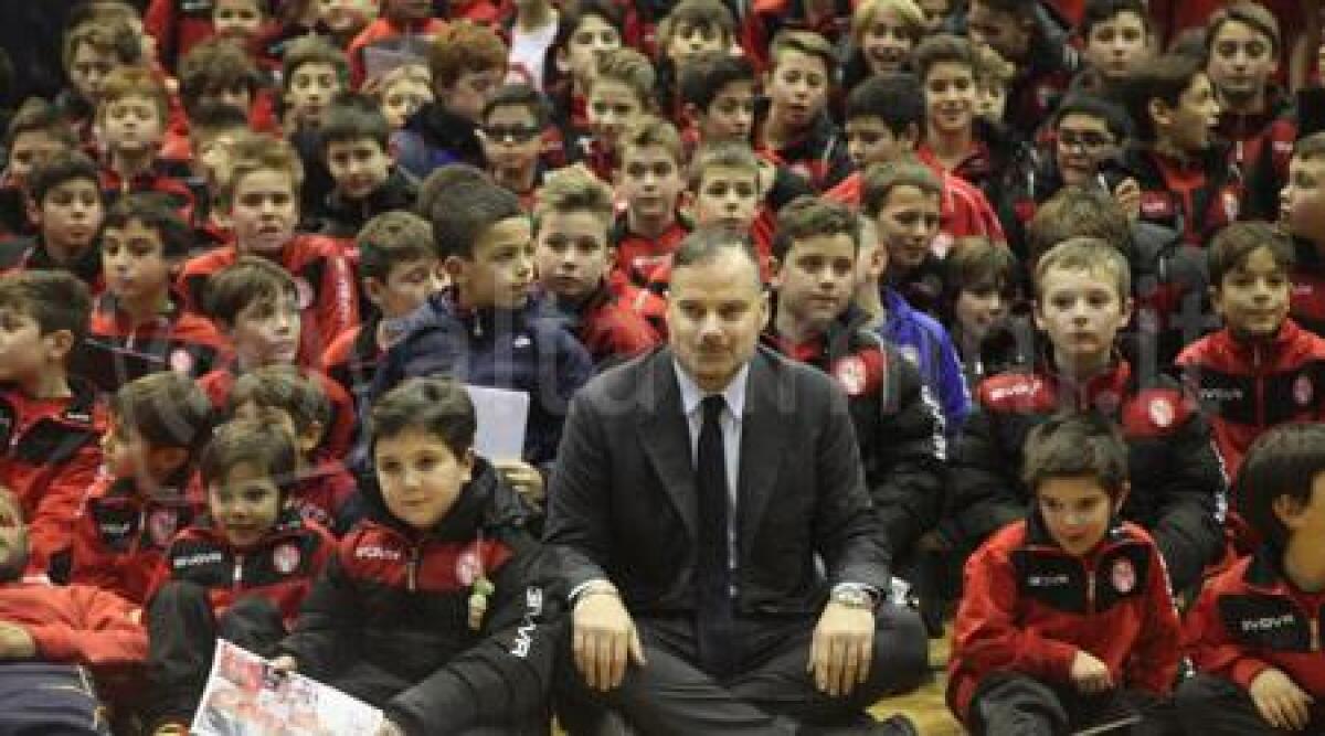Flaminio gremito per gli auguri di Natale del Rimini Calcio, 1400 persone in festa - 