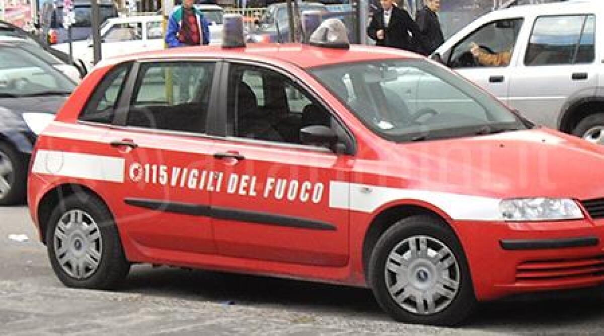 Droga e trans in auto di servizio, fugge all'alt: preso dopo inseguimento Vigile del Fuoco - 
