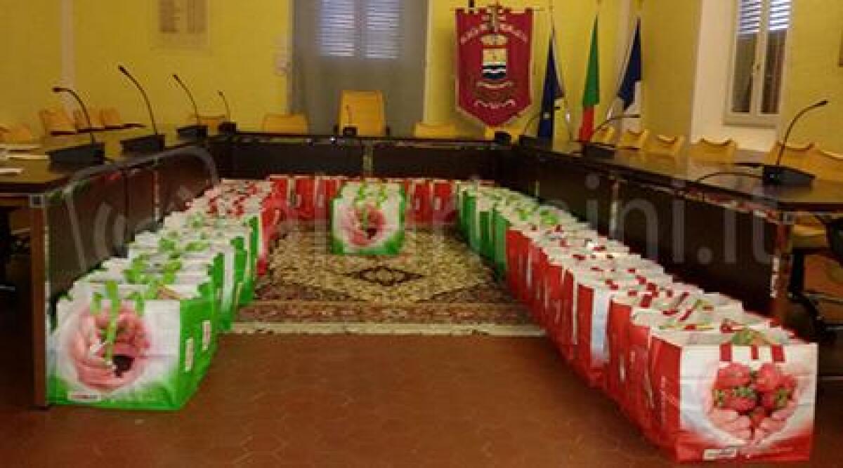 Comune Morciano dona 60 pacchi natalizi alle famiglie pi&ugrave; in difficolt&agrave; - 