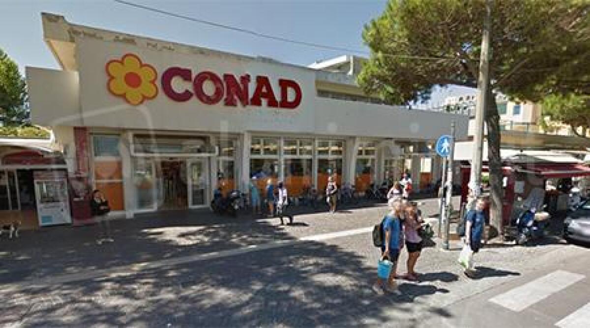 A Rimini tornano i ladri acrobati, dopo l'Apple Store rubano cassaforte alla Conad - 