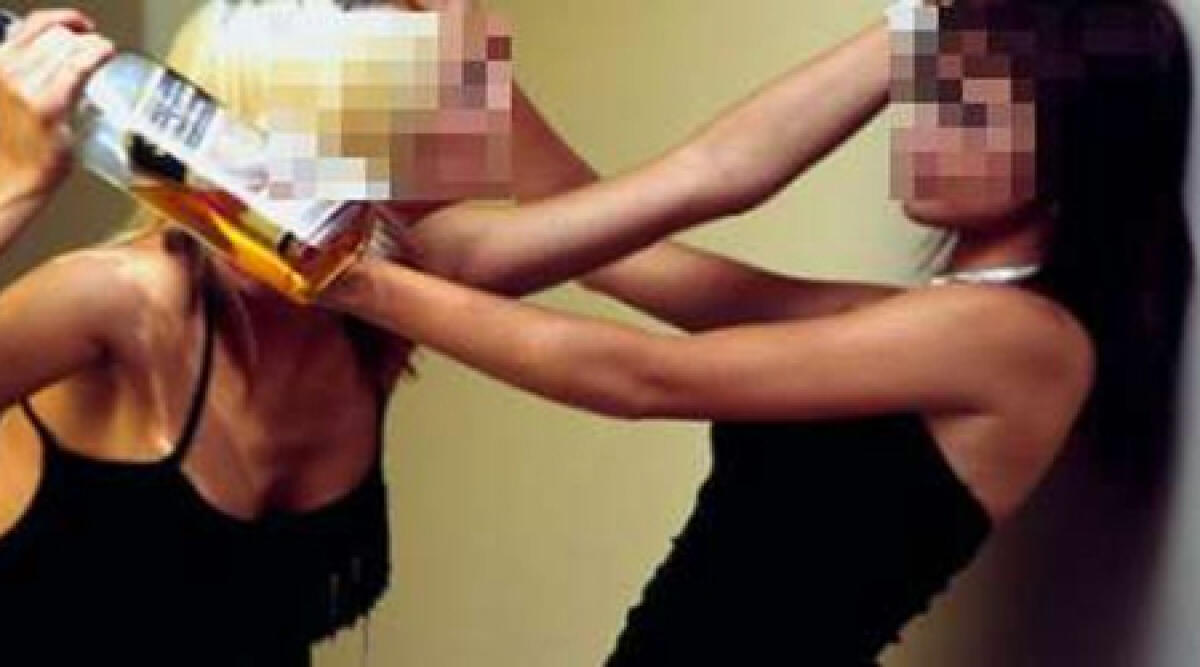 Rissa tra ragazze in centro a Rimini: schiaffi e graffi, interviene la polizia - 