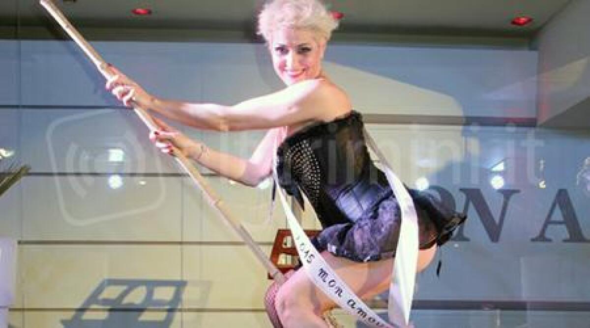 Rimini: eletta Miss Befana, in 50 hanno sfilato per aggiudicarsi il podio - 
