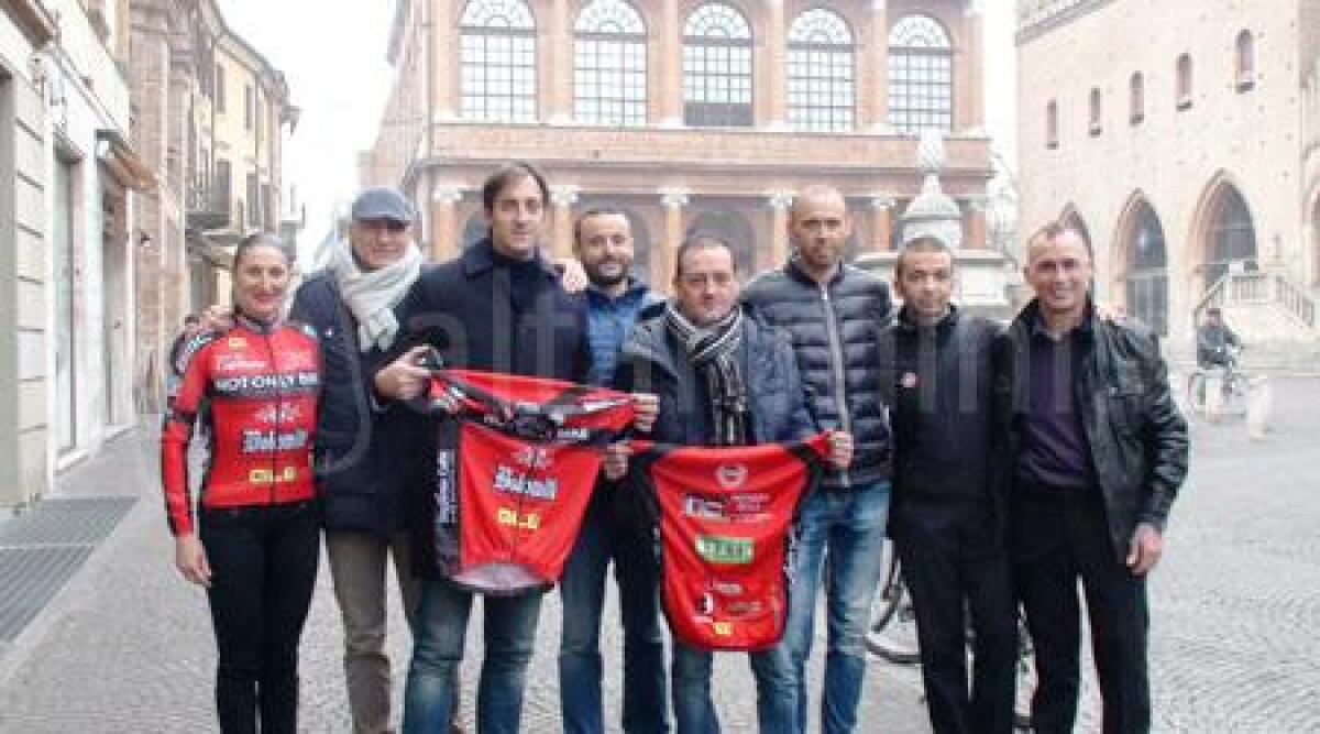 Video: ciclismo, nasce a Rimini il &ldquo;Team del Capitano&rdquo; con al centro rispetto automobilisti - 