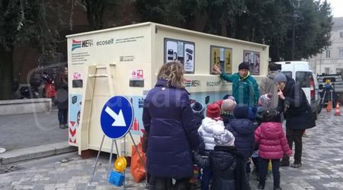 I nuovi cassonetti 'intelligenti' ed ecologici, raccolta rifiuti self service a Rimini - 