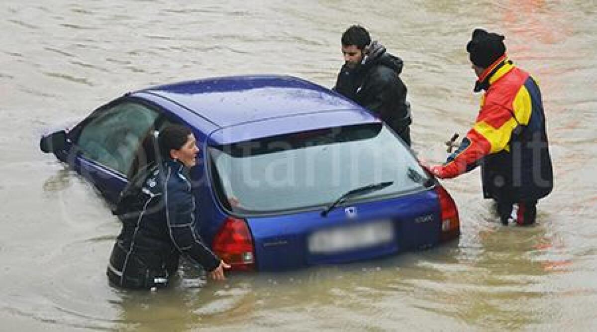 Foto maltempo: disastrosa alluvione a Torre Pedrera, via Barce e Tolemaide allagate -