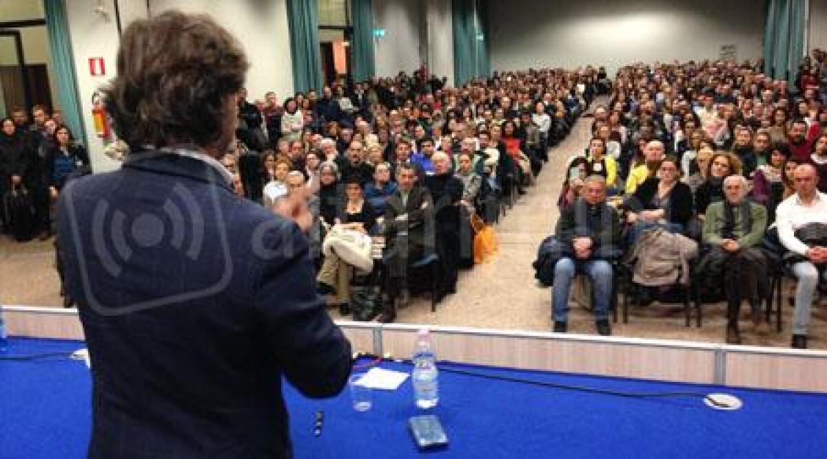Riccione, la lezione su Pompei di Alberto Angela incanta oltre 1000 persone - 
