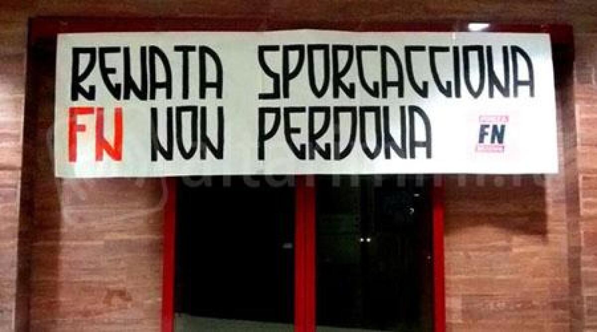 Striscione Forza Nuova contro sindaco Riccione: 'sporcacciona'. Lei denuncia - 