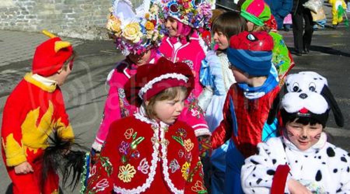 Talamello, domenica la prima festa di carnevale: piazza animata da maschere e spettacoli -