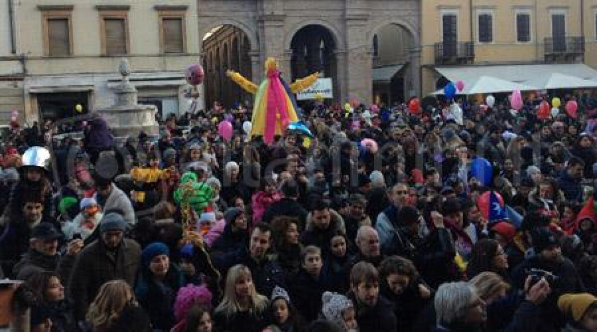 Rimini in piazza per festeggiare il Carnevale, musica e balli con Radio Bruno -