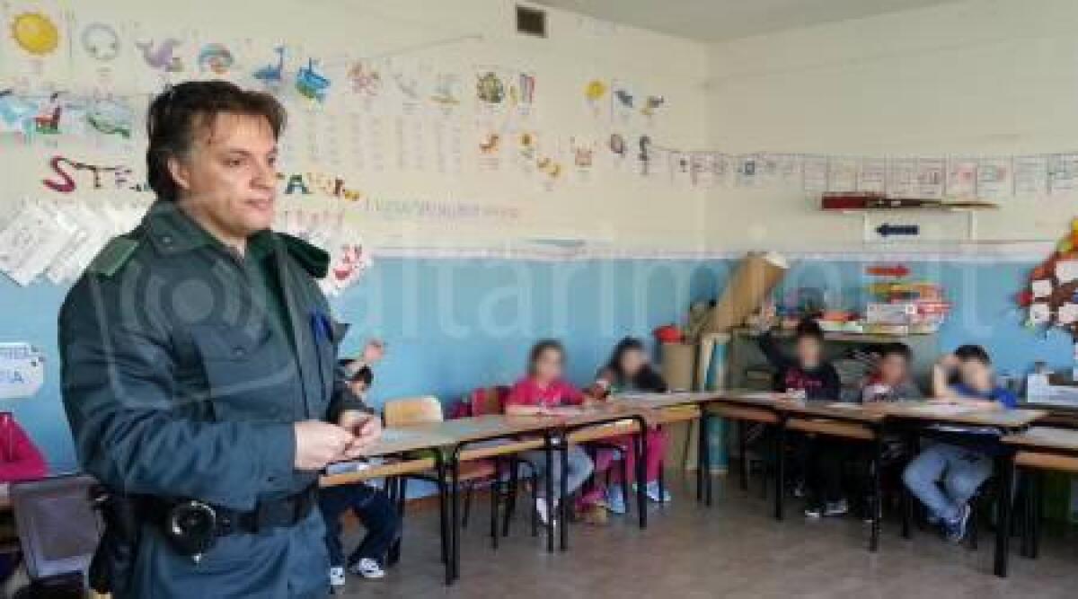 A scuola di gestione animali e raccolta differenziata: guardie ecozoofile in classe -