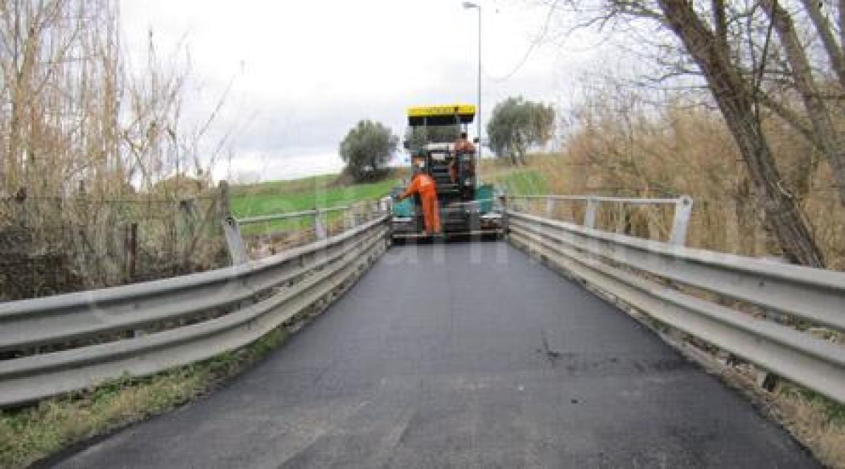 Riccione, riasfaltato il ponte di via San Lorenzo dopo i danni dell'alluvione - 