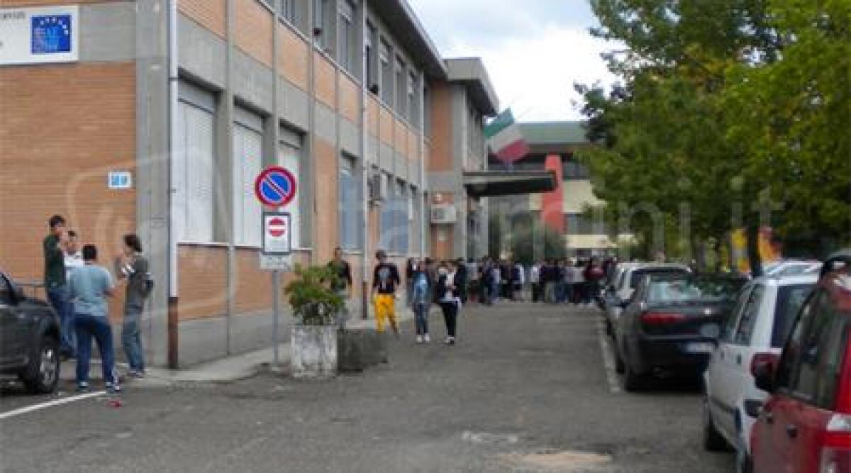Sospetto caso di scabbia all&rsquo;istituto alberghiero 'Savioli' di Riccione - 