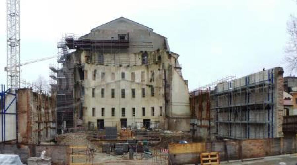 Foto, Rimini, Teatro Galli: traslata la prima delle due pareti ottocentesche - 