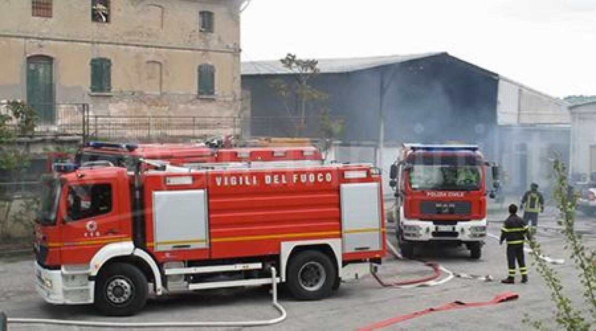 Video: incendio all'interno di una struttura di San Marino, vigili del fuoco al lavoro per ore - 
