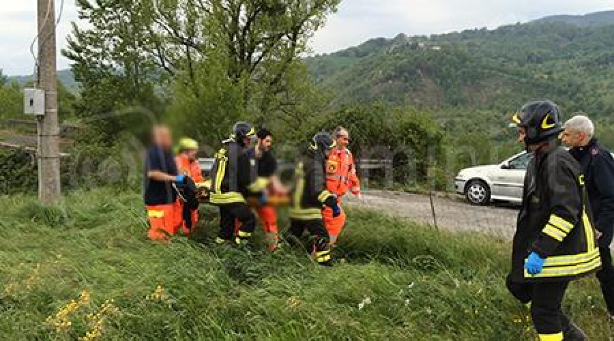 Video: Maiolo, chiama il 118 poi si getta dal ponte. 49enne tenta suicidio per la seconda volta - 