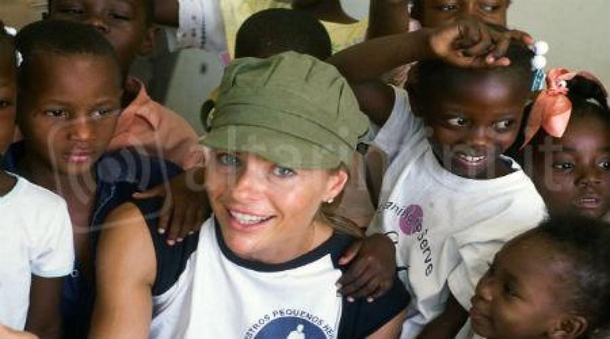 Da Riccione ad Haiti, Martina Colombari docente d'eccezione all'Università di Rimini -