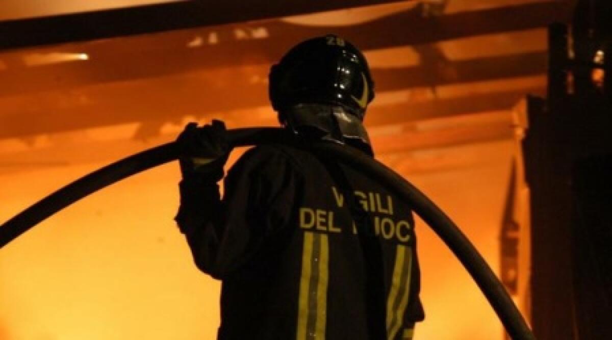 San Giovanni in Marignano: televisore a fuoco nella notte per corto circuito, casa inagibile -