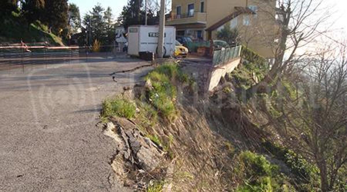 Saludecio, frane si avvicinano pericolosamente alle abitazioni. Sindaco: 'c'è da rabbrividire' -