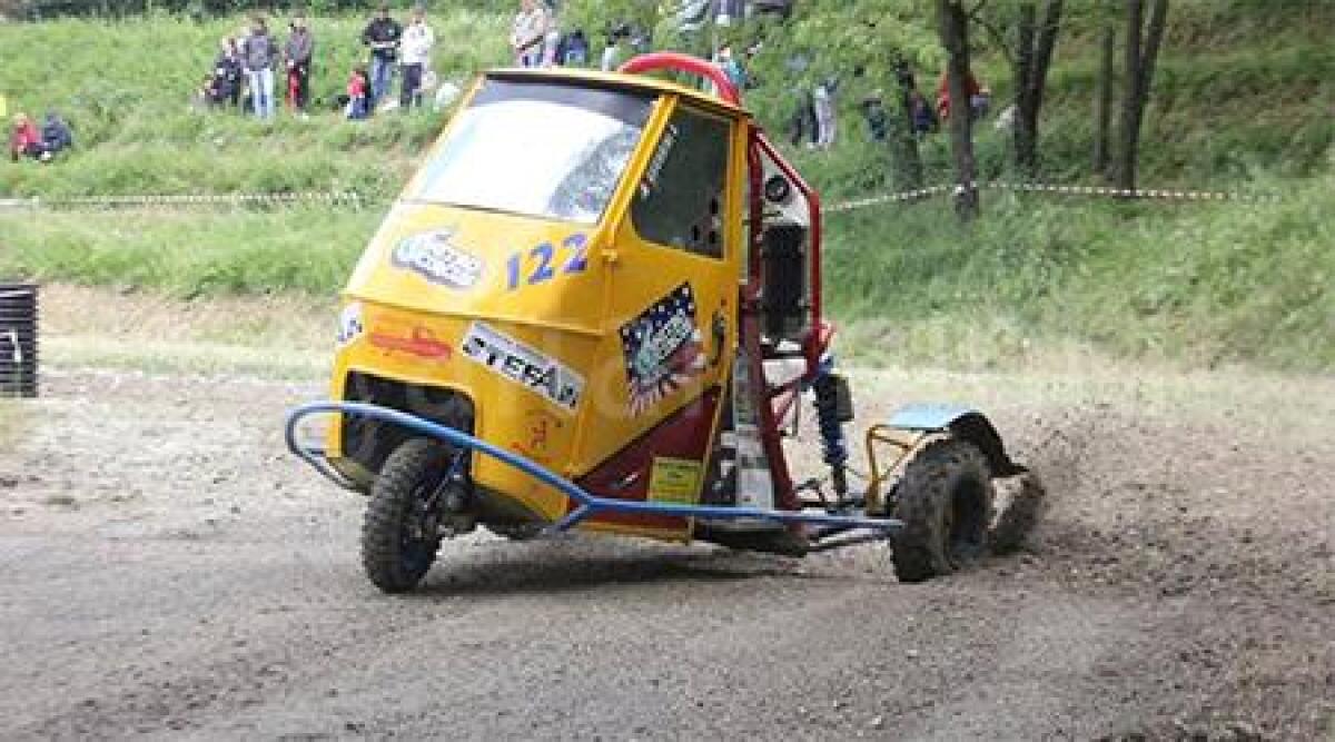 Foto: lo spettacolo dell'Ape Show cross sullo sterrato, a San Marino la quinta edizione - 