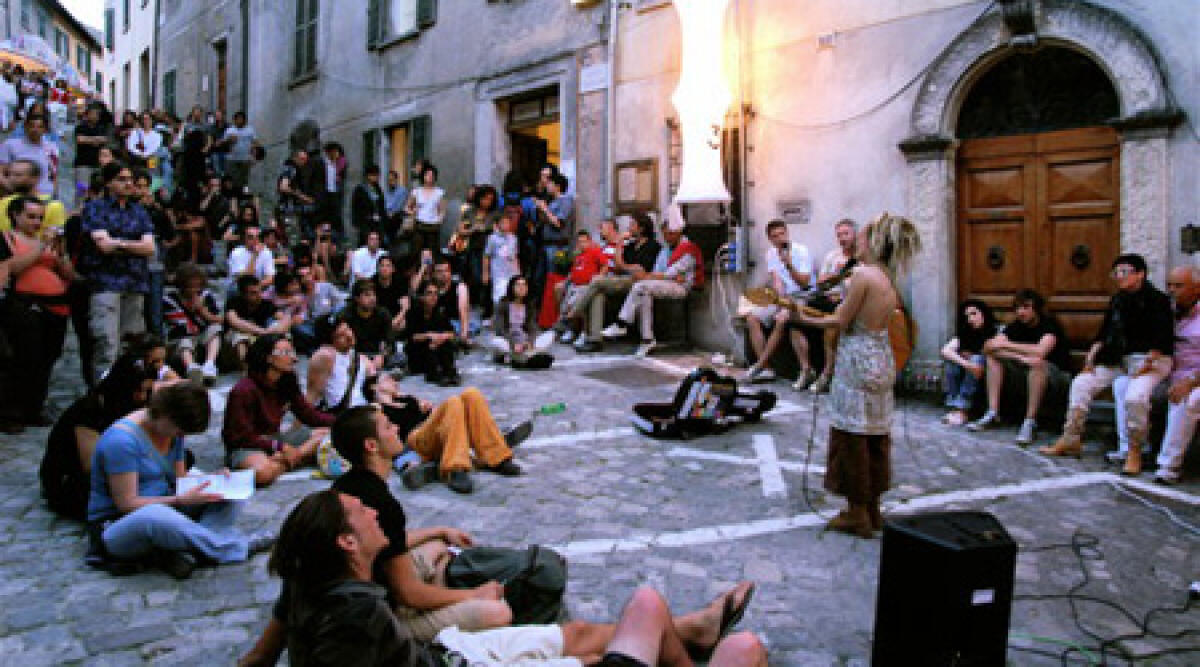 Diciannove anni di arte di strada, il 29 maggio ritorna a Pennabilli 'Artisti in Piazza' -