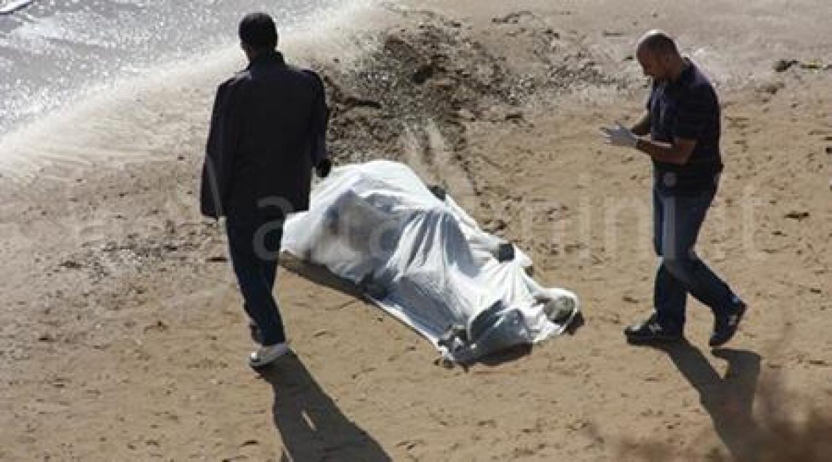 Trovata morta in spiaggia, mistero su identità. Autopsia: annegamento, no violenza -