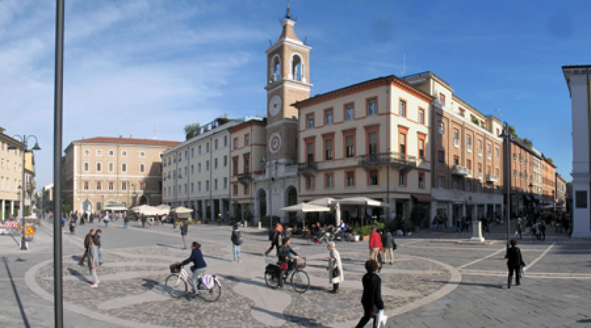 Arredo urbano, il Comune fa rimuovere le fioriere nel centro storico di Rimini - 
