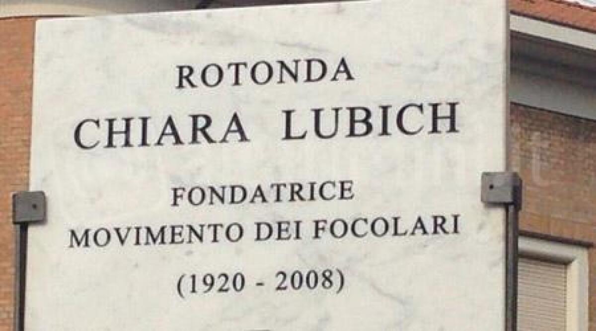 Foto: una rotonda di Rimini a Chiara Lubich, fondatrice del movimento dei focolari - 