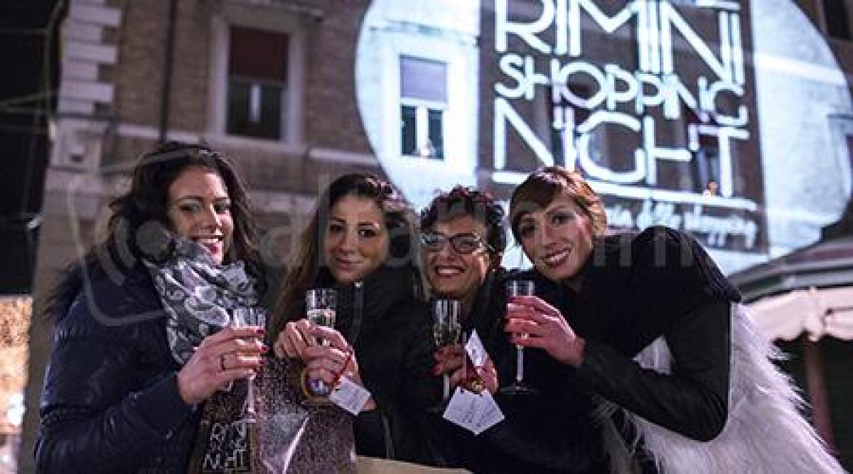 Rimini Shopping Night anticipa i saldi e accende il centro storico, negozi aperti il 1 luglio - 