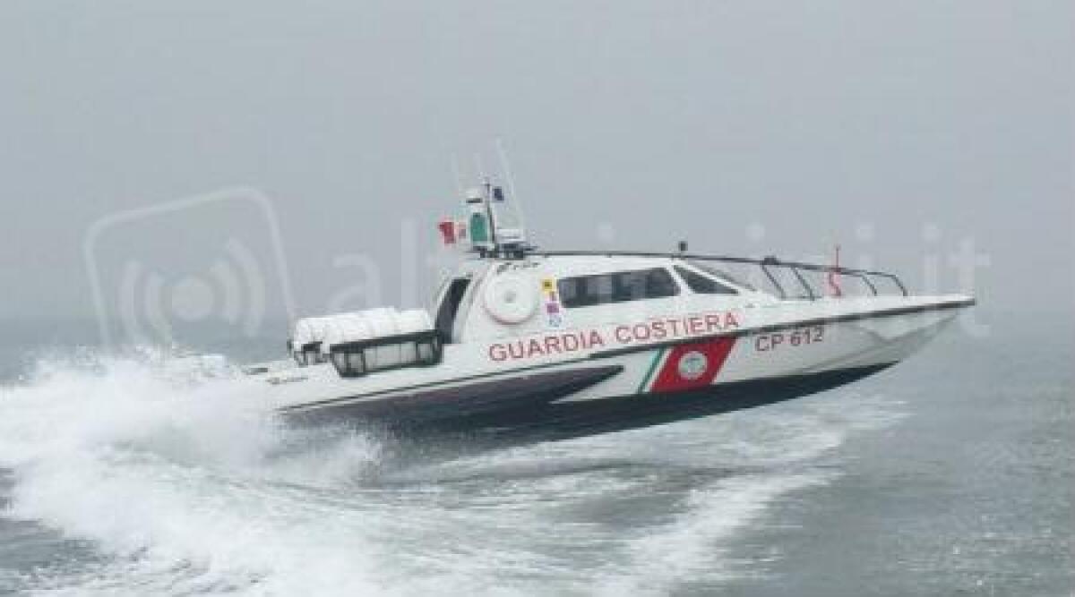 Rimini, controlli della Guardia Costiera con Mare Sicuro, impegnate 3 motovedette e 6 battelli - 