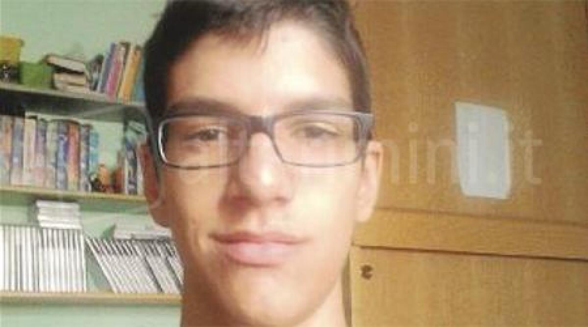 Stroncato da infarto a 19 anni davanti agli amici. Enea De Carolis, riminese, pallavolista - 
