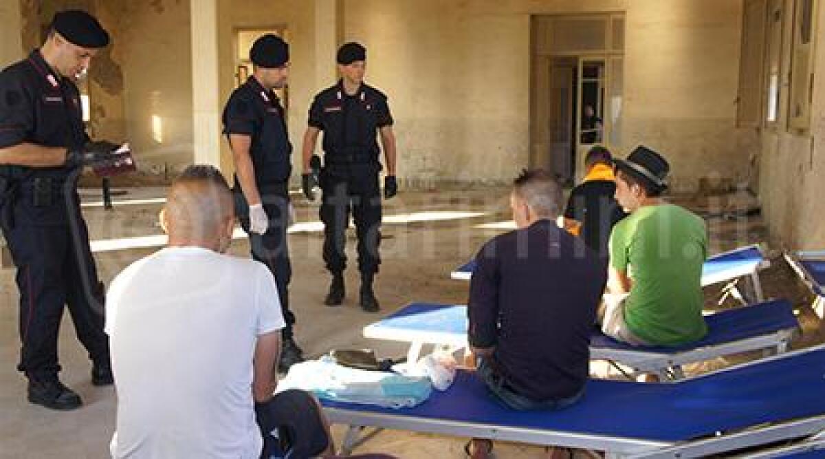 Foto, sgomberata ex colonia 'Bolognese': all'interno 4 rumeni senza fissa dimora - 