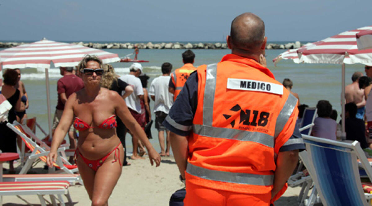 Viserba, malore in spiaggia, anziano all'ospedale di Rimini in codice rosso - REPERTORIO