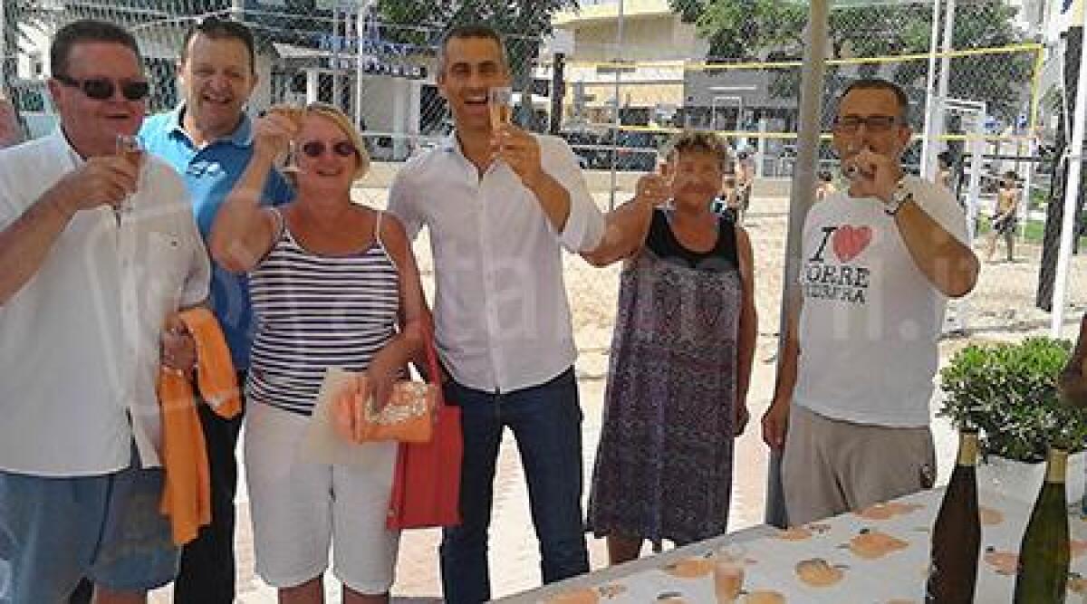 Vacanze da nozze d'oro, premiati turisti fedeli a Rimini da oltre 50 anni - 