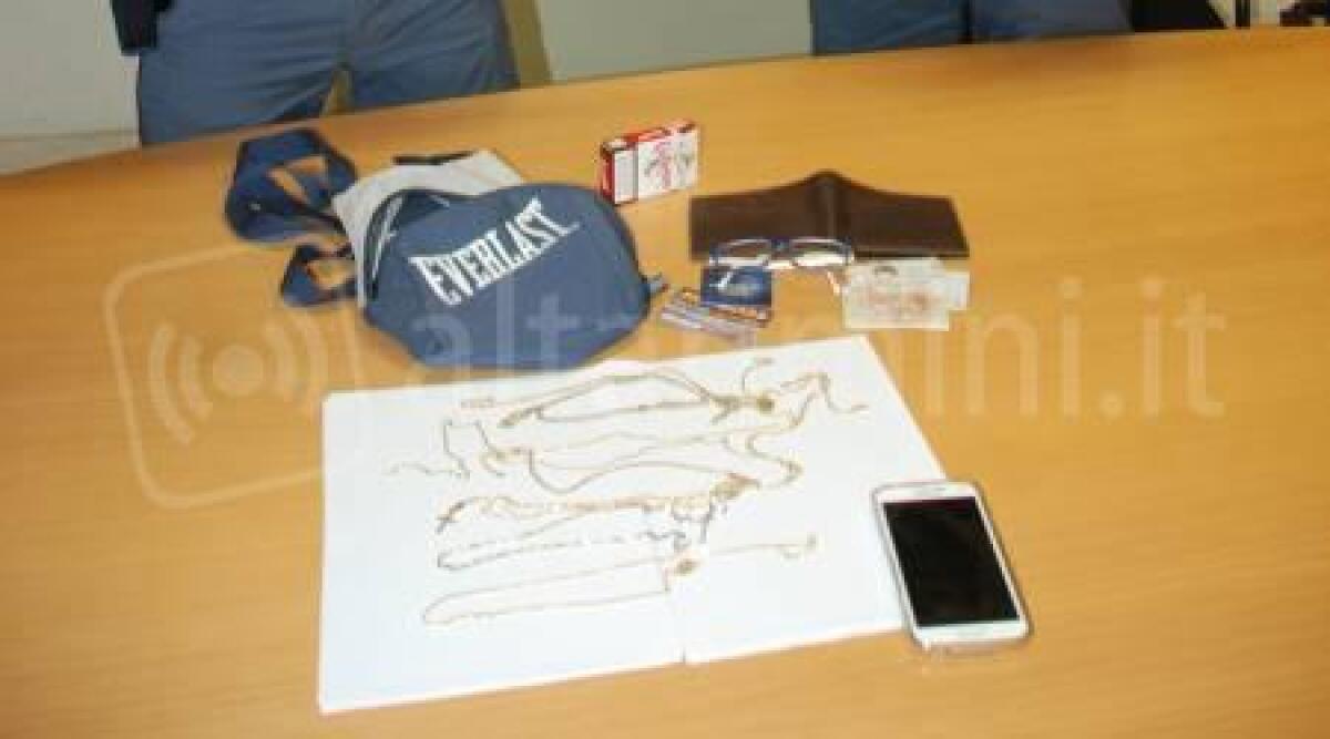 Rimini, ladri seriali di collanine: sgominata banda di 6 ragazzi, uno finisce  in arresto - 