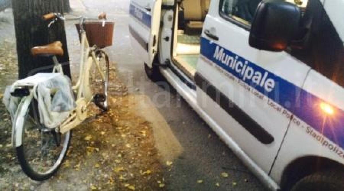 Entra in casa, ruba auto, investe una 13enne e scappa, ma i carabinieri lo arrestano -