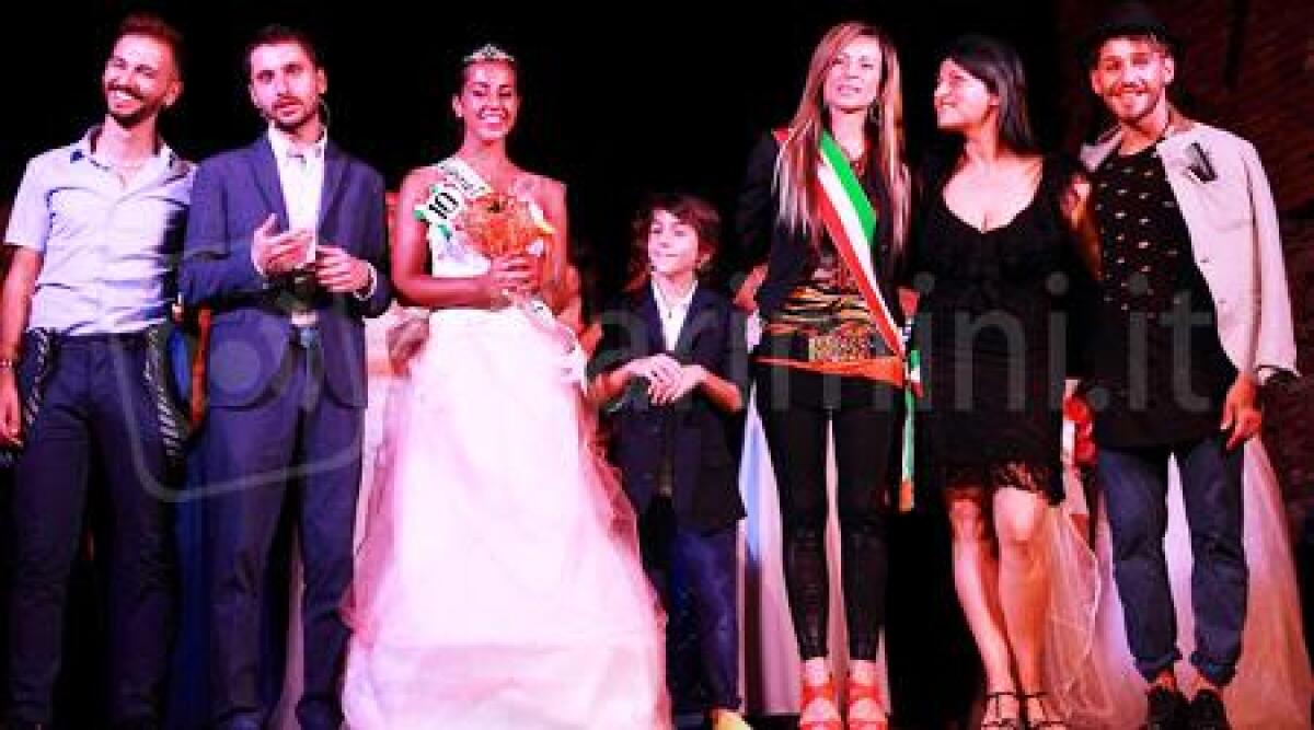 La 16enne studentessa Giorgia Semprini reginetta della notte fashion di Coriano -