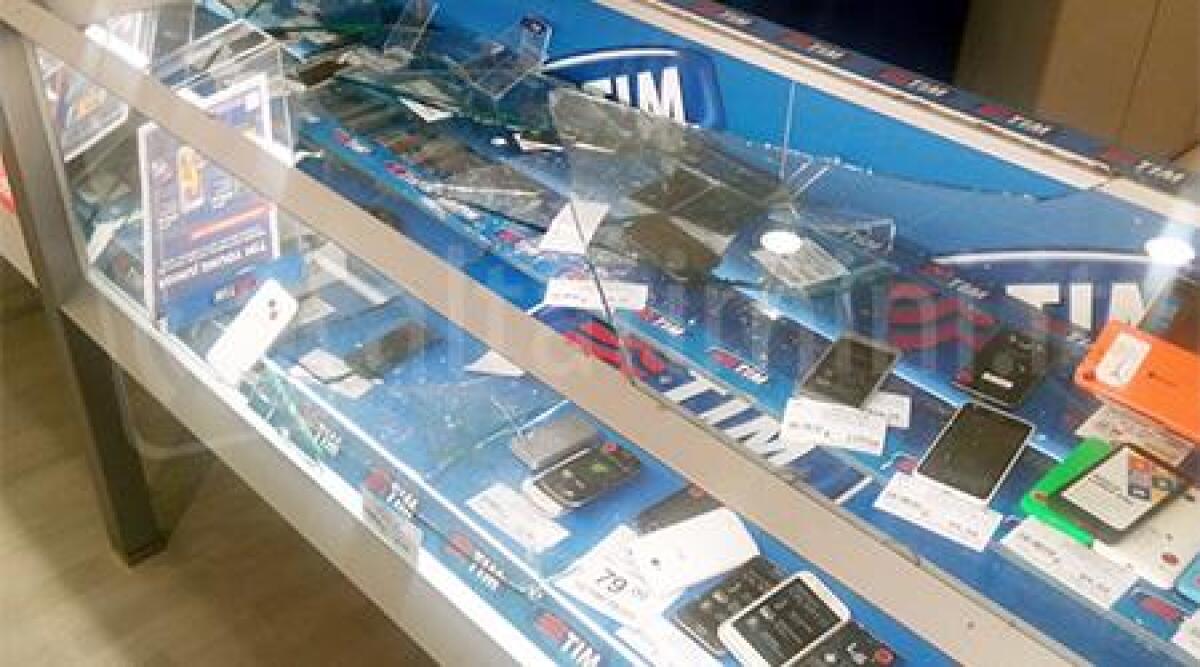 Rimini, inseguimento dopo la spaccata da Trony: un arresto,  &egrave; caccia ai predoni - 