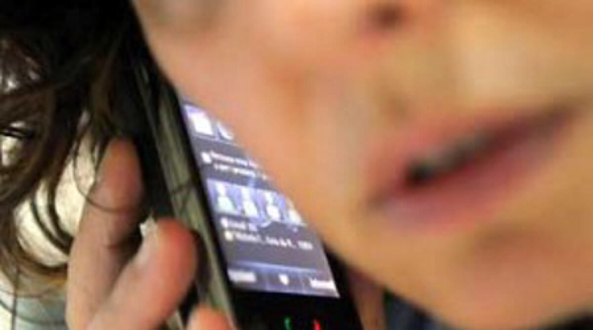 Rimini: strappa telefono dalle mani di una ragazza, fallisce la sua fuga in bici - 