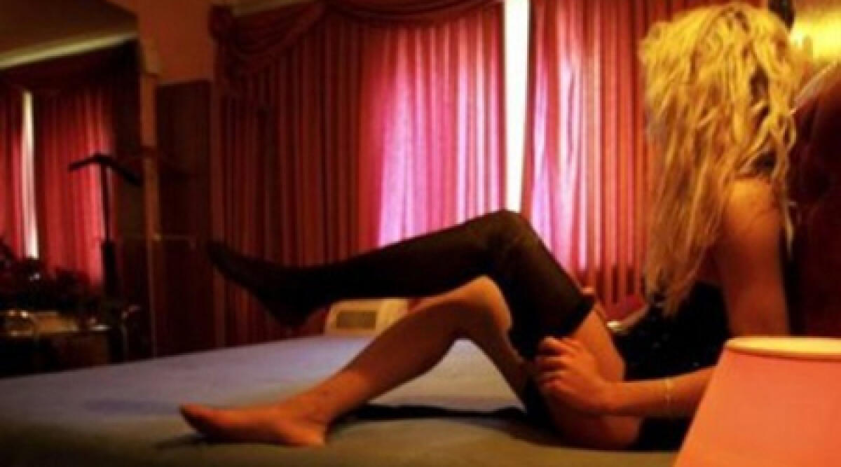 Riccione: scoperto centro massaggi hard in viale Verdi, madre faceva prostituire la figlia - 