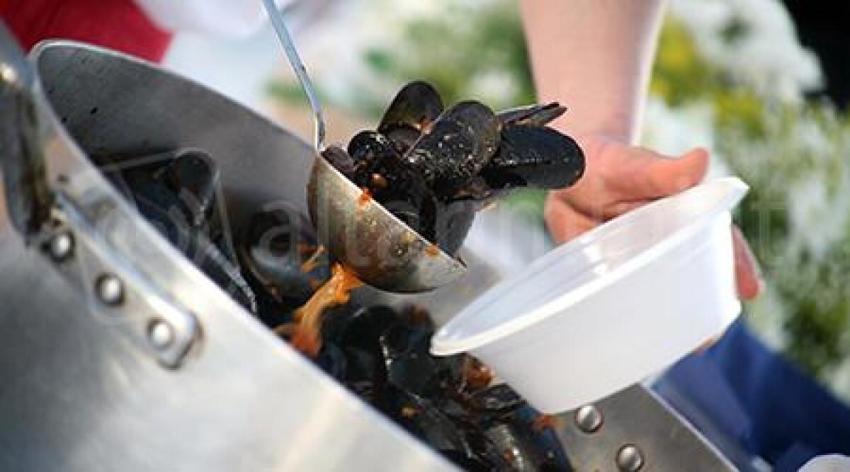 Il 'mare in citt&agrave;', arriva nella Vecchia Pescheria la Sagra delle Cozze e delle Vongole - 