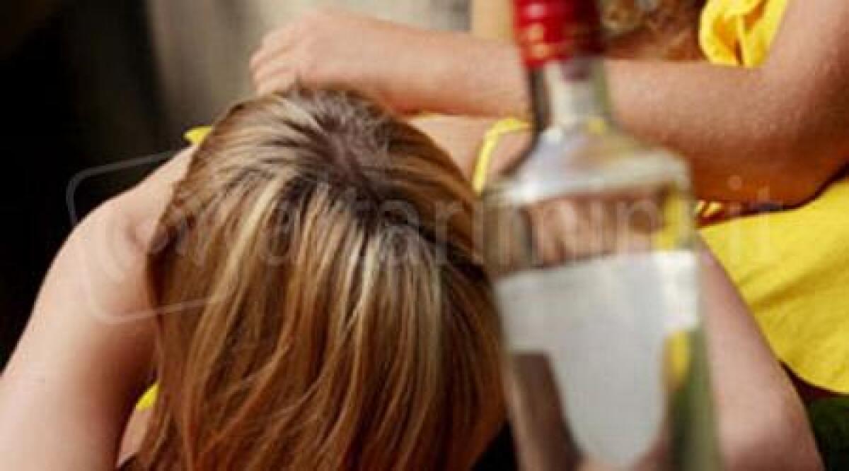 Ragazzine 15enni in coma etilico a Riccione, denunciati venditori di vodka - 