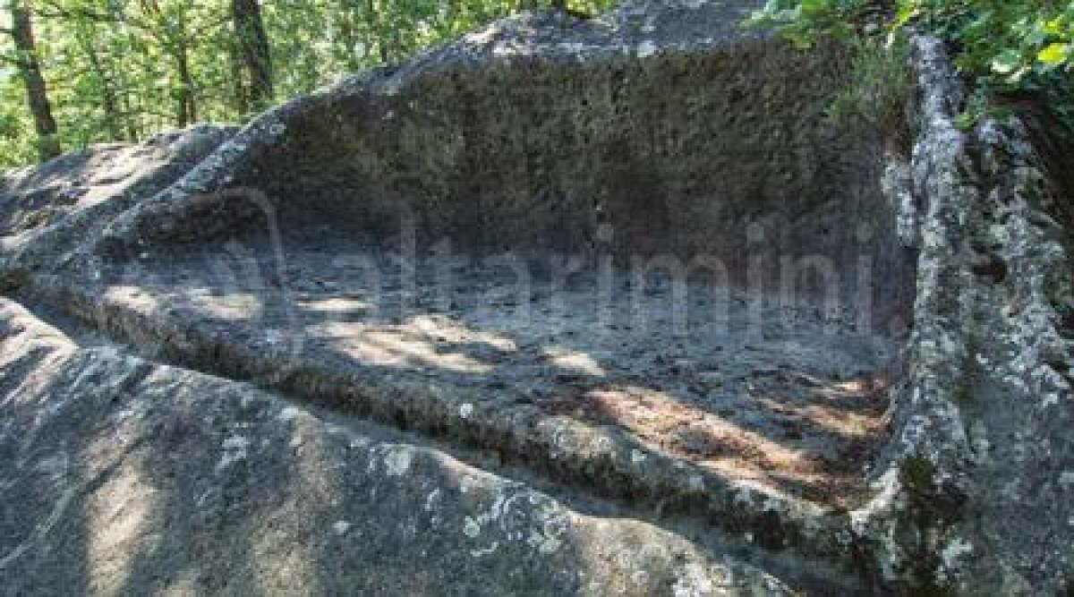 San Leo: esperti della Val Camonica per studiare le incisioni della vasca rupestre -