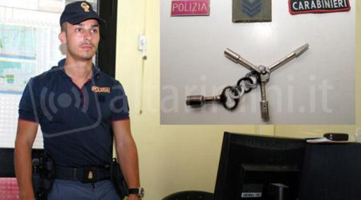 Si spaccia per carabiniere o poliziotto con tanto di distintivo, cane compreso. Arrestato - 