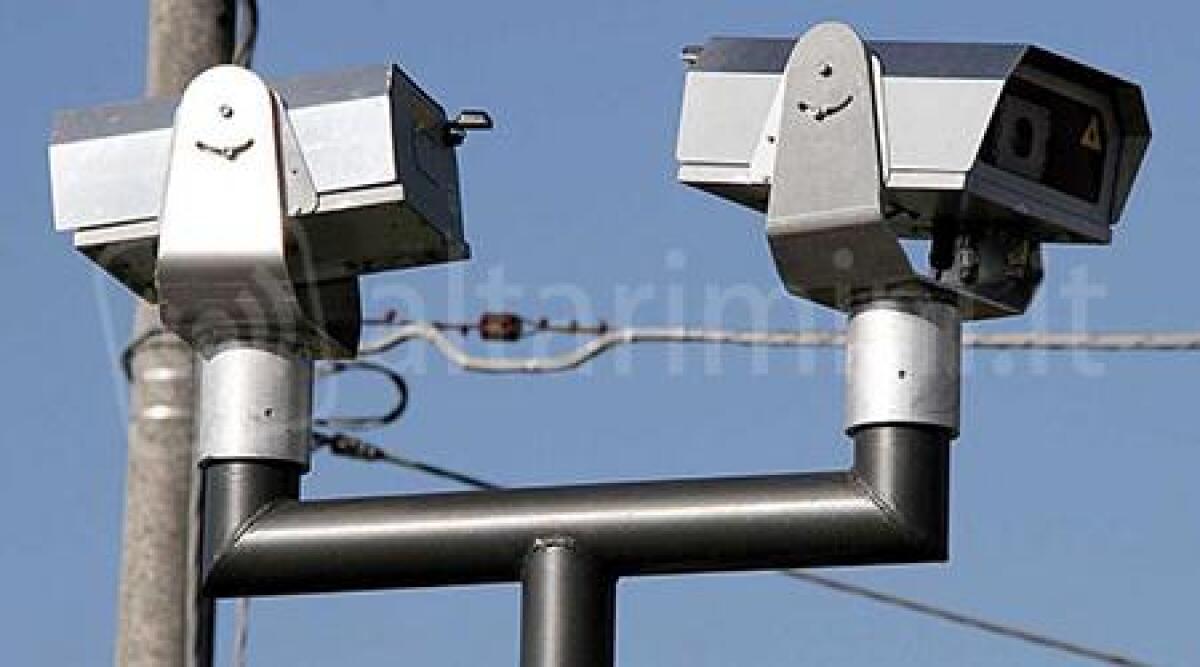 Rimini, il nuovo autovelox di via Euterpe fa discutere: '&egrave; nascosto da un albero' - 