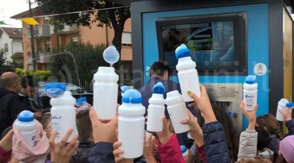 Santarcangelo, oltre cento persone al battesimo della terza casa dell'acqua -