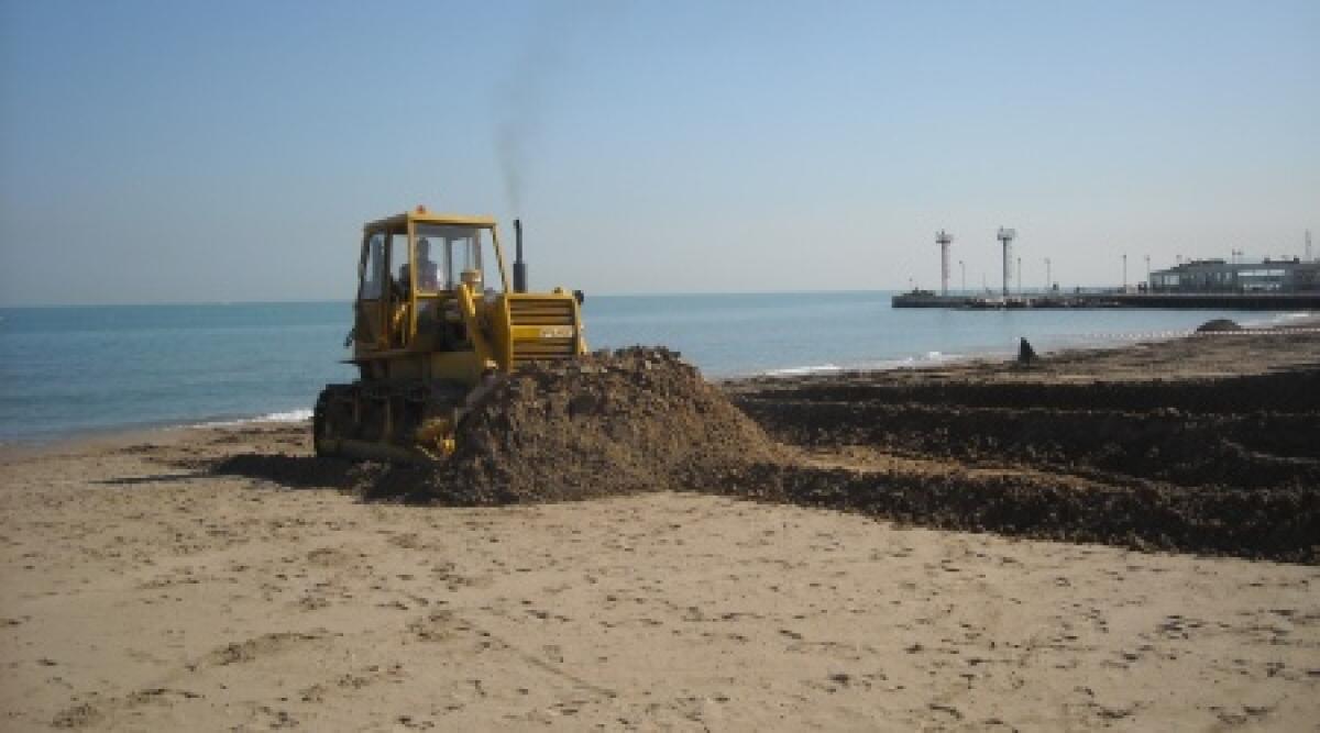 Riccione: contro l&rsquo;erosione partono gli interventi per la barriera di dune di sabbia - 