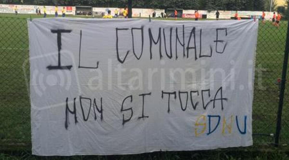 Novafeltria, ancora a rischio il campo da calcio: i tifosi protestano, 'non si tocca' - 