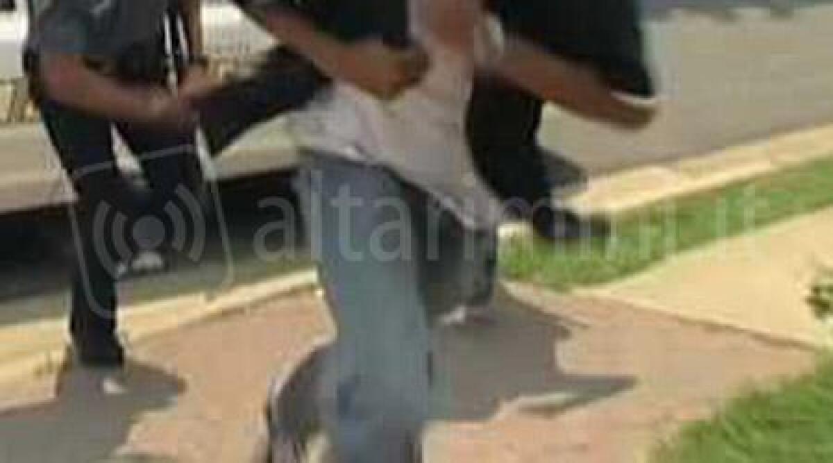 Auto fermata per un controllo, passeggero scende e scappa: evaso dai domiciliari, arrestato - 