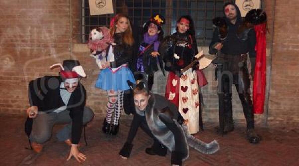 Ghostbusters, zombie e mostri impegnati in gioco di ruolo nel centro di Rimini, le FOTO -