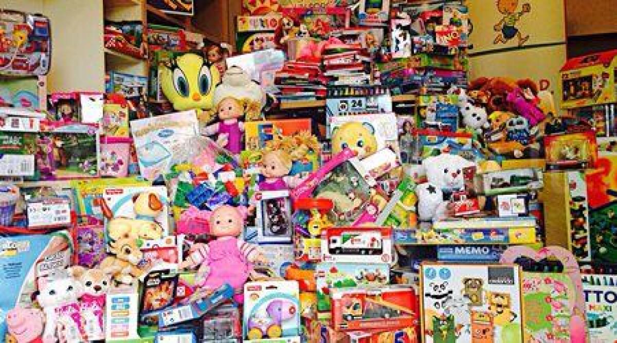 Una 'pioggia' di giochi per i bimbi dell'ospedale di Rimini da tanti generosi donatori -
